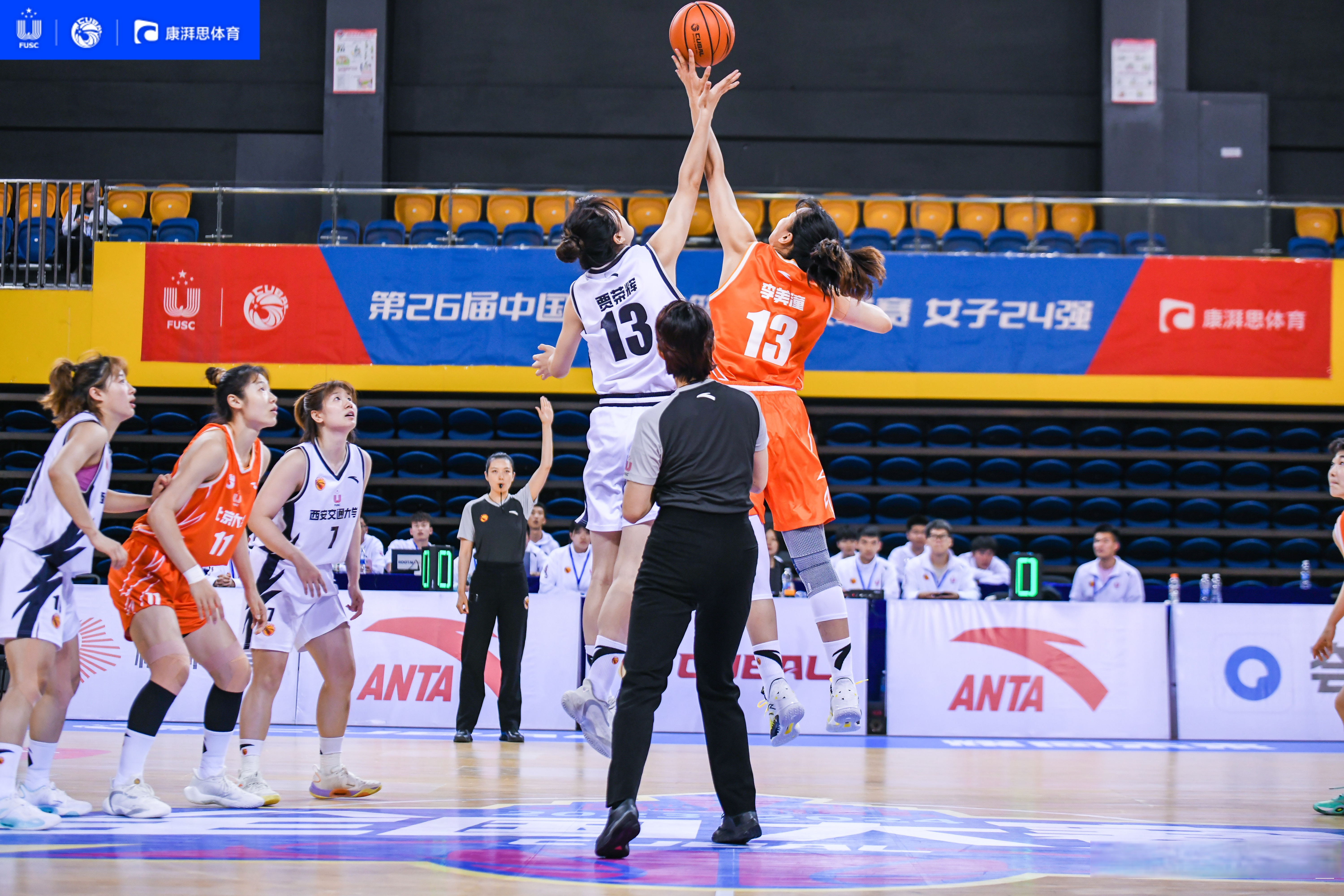 大学生篮球锦标赛开启，各校争一箭之地 