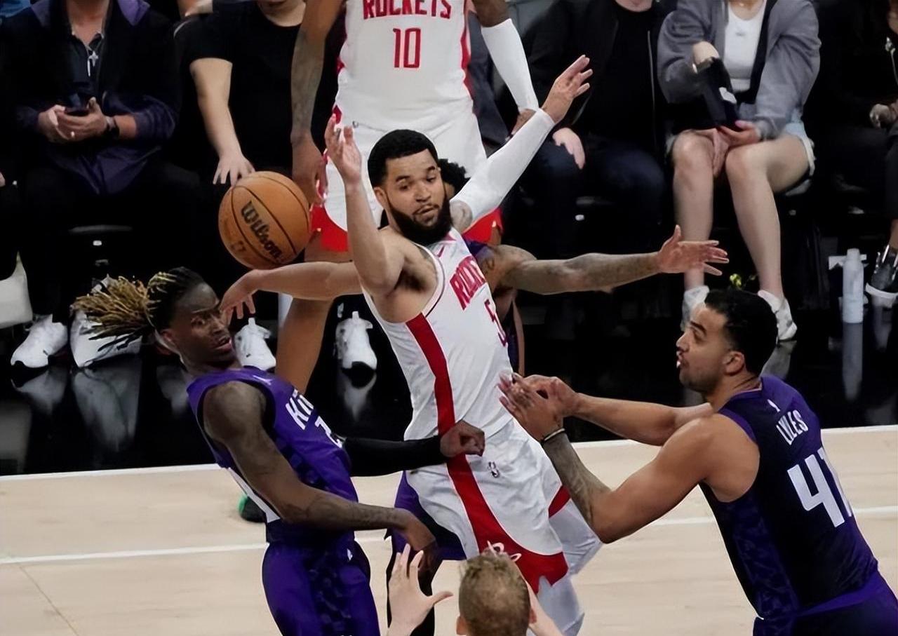 火箭队主教练受伤,球队遭遇连败 火箭队主教练受伤,球队遭遇连败